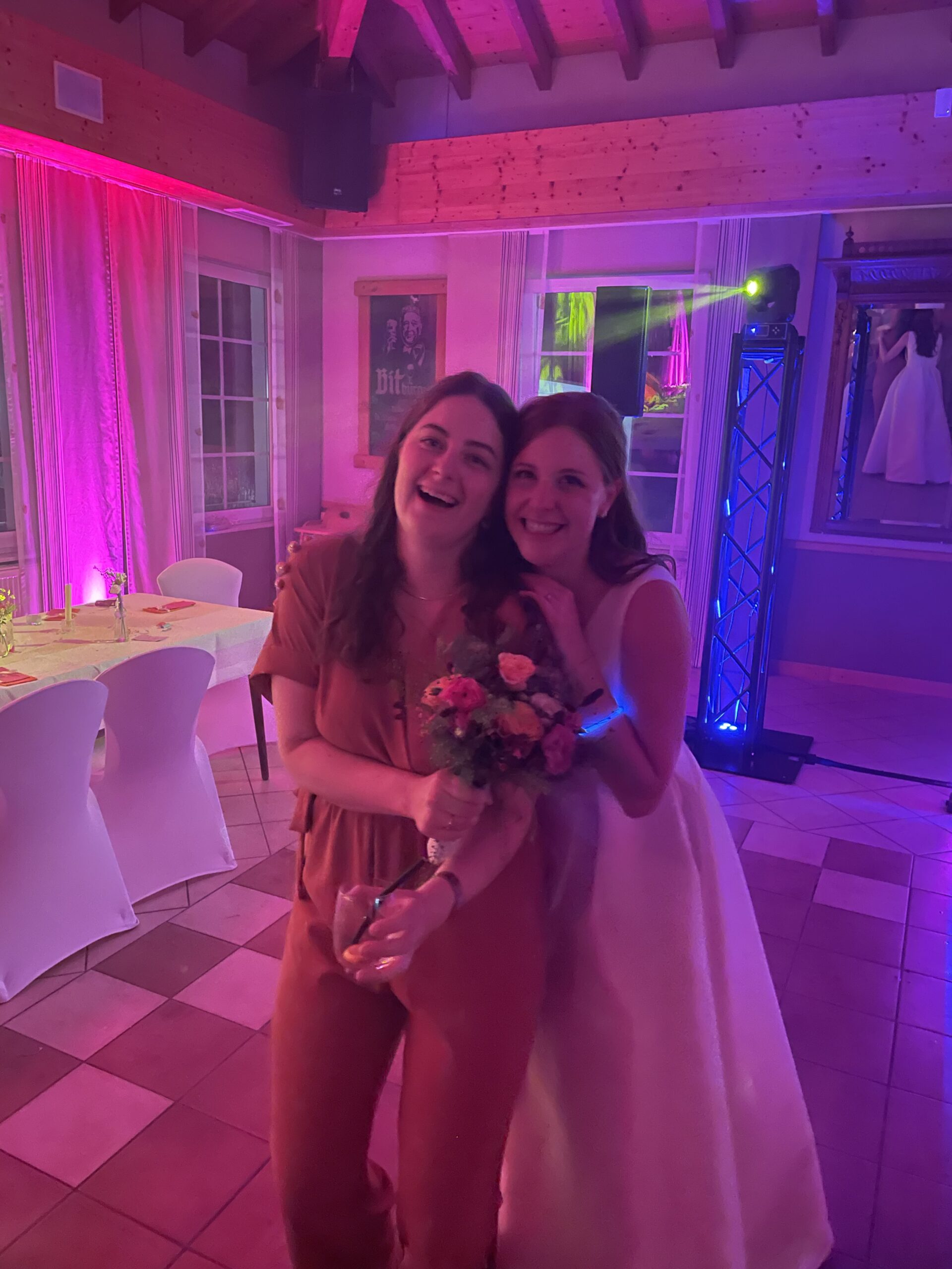 qtoifLaZXwyD-IMG_4721